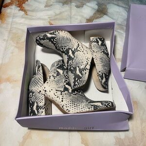 Women’s Steve Madden Snakeskin Boots size 10
